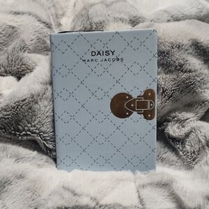 Marc Jacobs Daisy Perfume Box